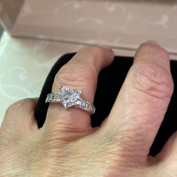 Heart and baguette ring 7 sterling - Picture 5 of 5